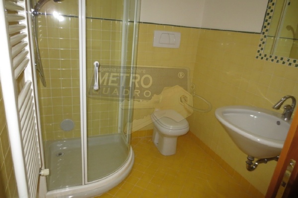 bagno con doccia - APPARTAMENTO ZUGLIANO (VI)